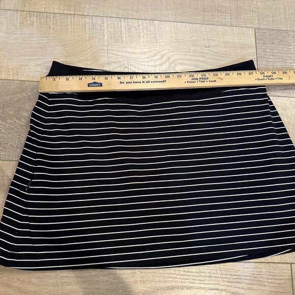 ATHLETA WOMENS BLACK WHITE STRIPED SKORT SIZE LARGE - Picture 4 of 8